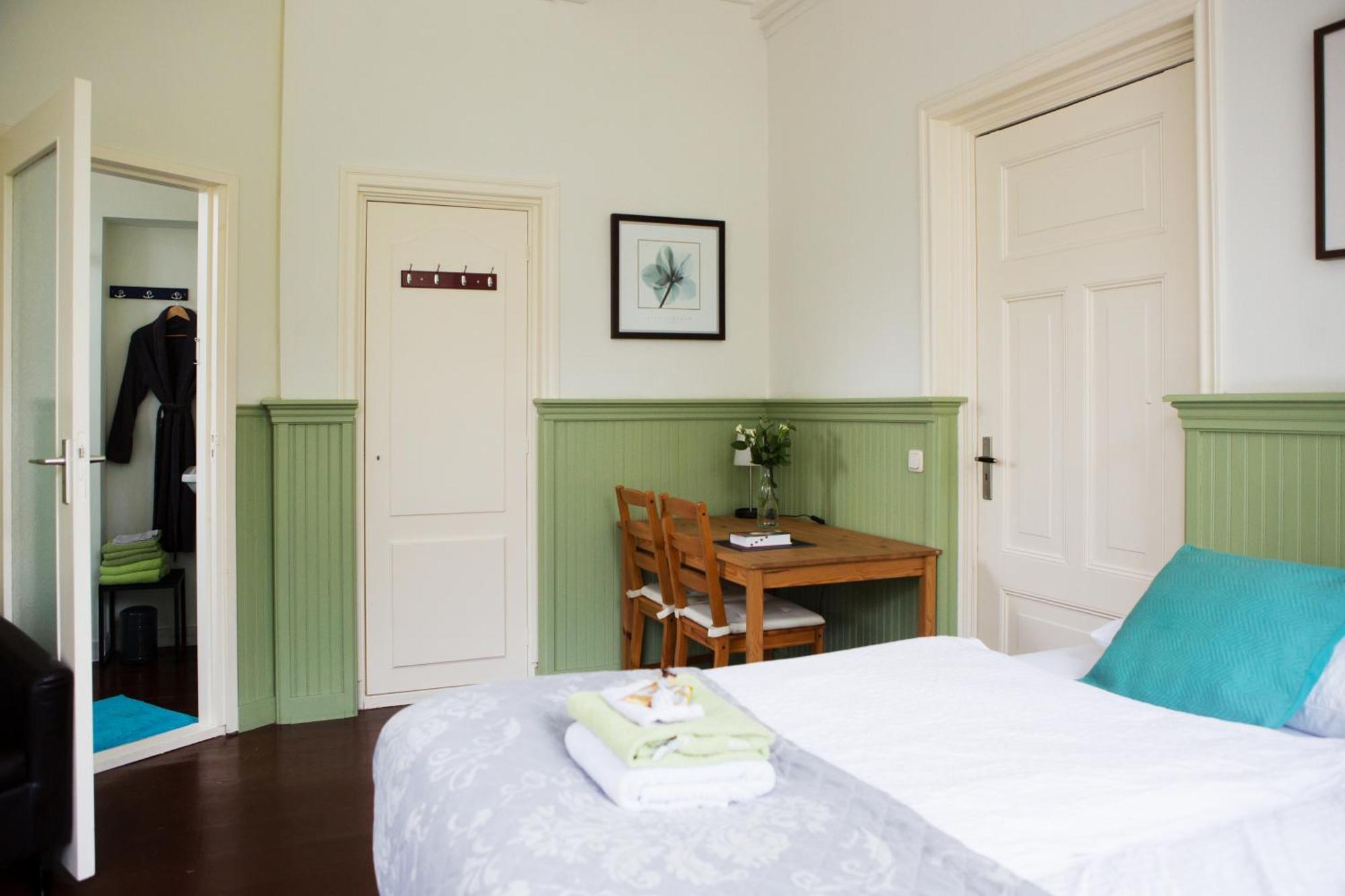 B&B 'T Skoalhus Westergeest Zimmer foto